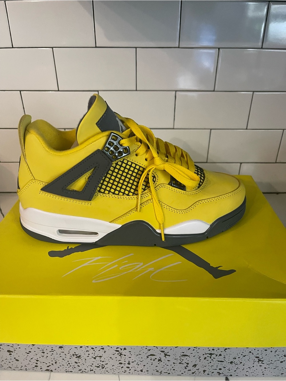 Mens Retro 4 Lightening Size 8.